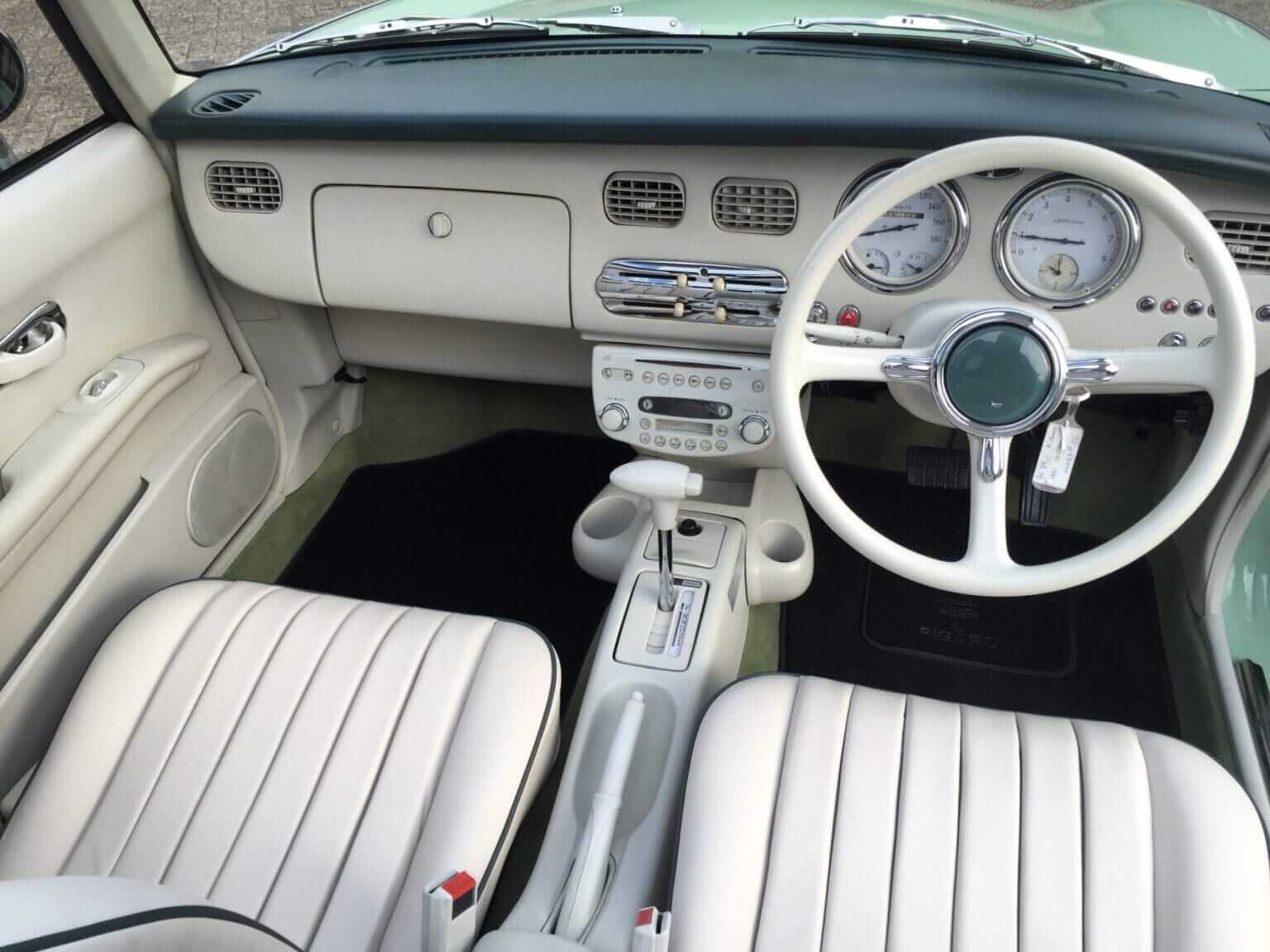 Nissan Figaro - Emerald Green interieur